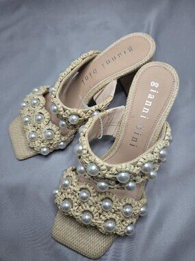 Gianni Bini Raffia Pearl Heel Sandals Beige. NWOT Size 6.5